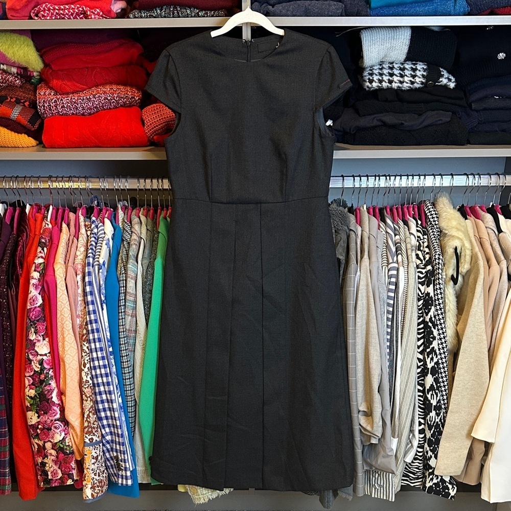 Selly’s gray cap sleeve back zipper closure pleated lined midi dress size S